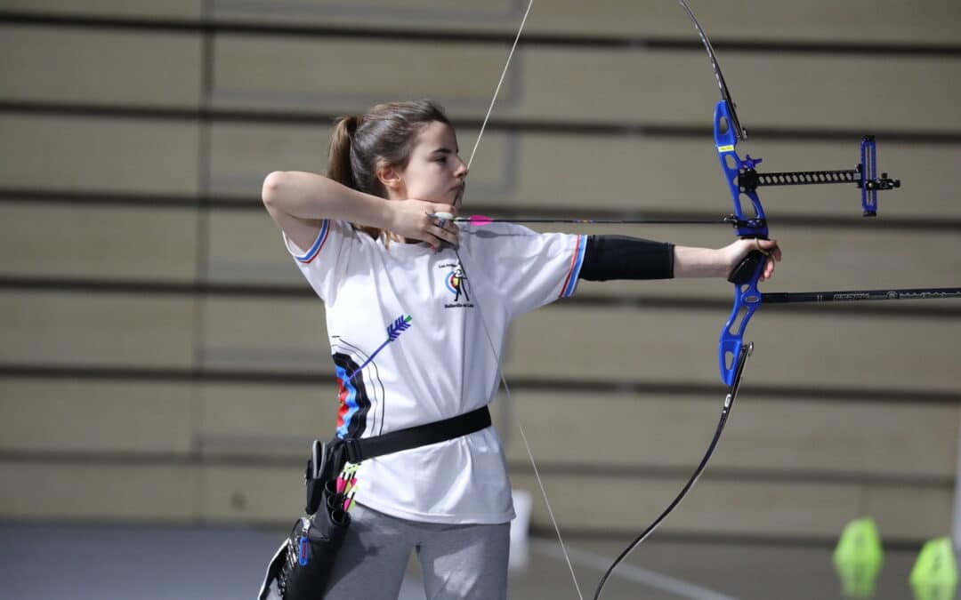 Une jeune Châtillonnaise, Noémie Becquet, douze ans, championne  du tir à l’arc