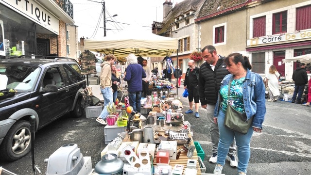 Entre fraicheur et chaleur, le vide-grenier de l’été a animé le centre-ville