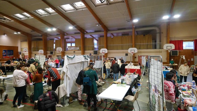 Succès du marché de Noël au gymnase Jean Roblin