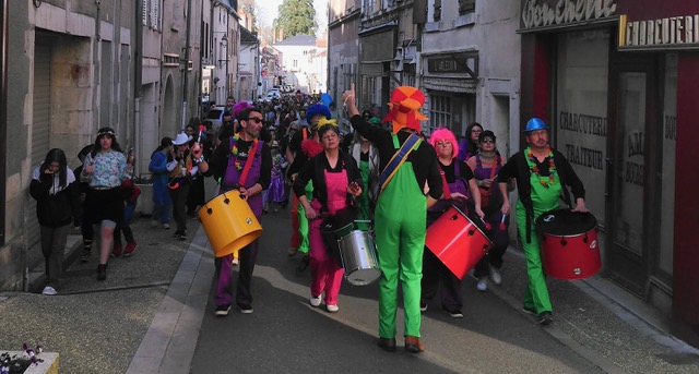 Un défilé musical et coloré pour le bonheur des enfants