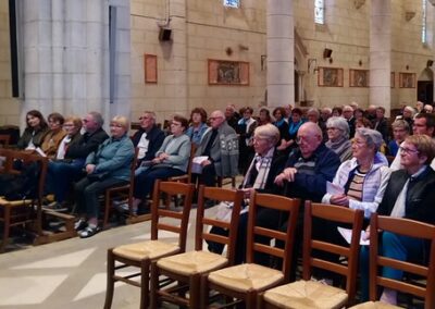 Les Châtillon de France chantent en concert