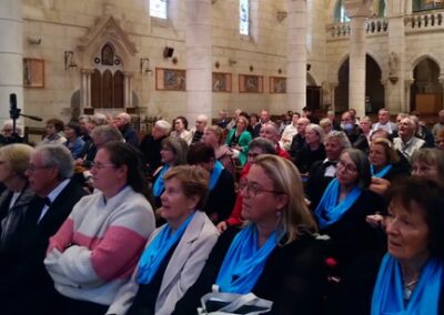 Les Châtillon de France chantent en concert