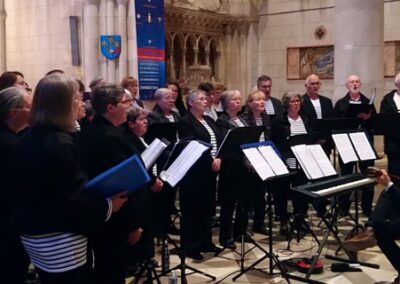 Les Châtillon de France chantent en concert