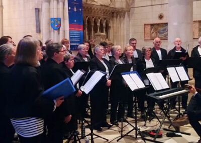 Les Châtillon de France chantent en concert