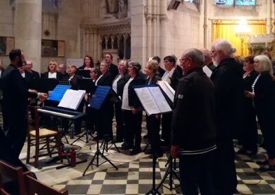 Les Châtillon de France chantent en concert