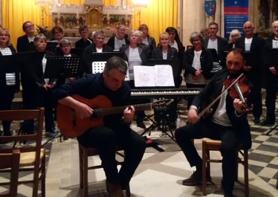 Les Châtillon de France chantent en concert