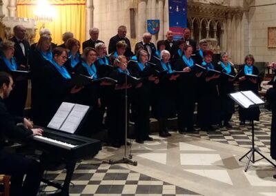 Les Châtillon de France chantent en concert