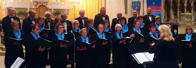 Les Châtillon de France chantent en concert