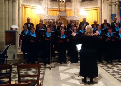 Les Châtillon de France chantent en concert