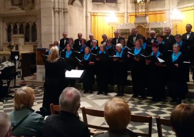 Les Châtillon de France chantent en concert
