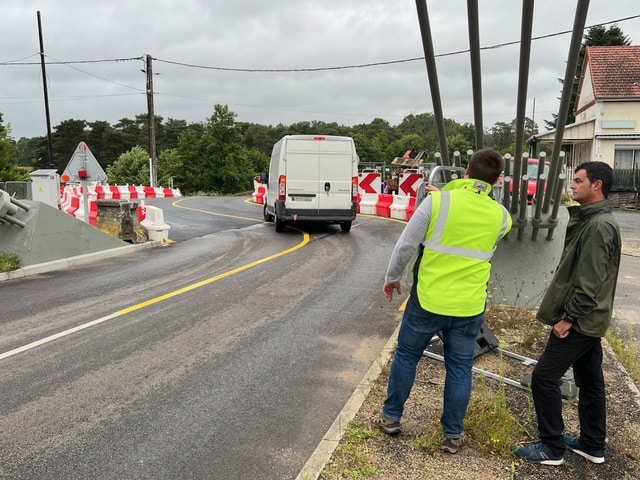 Le trou à l’entrée du pont de Loire va probablement rester ouvert pour son troisième été !