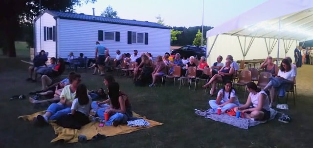 Cinéma en plein air, vendredi soir au camping