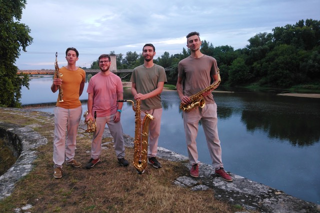 Quatre saxophonistes au camping des Combles