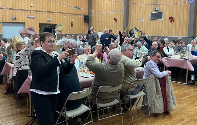 De la joie au repas des anciens