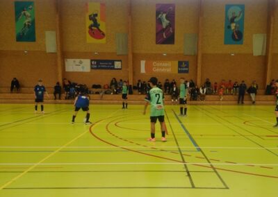 Un tournoi de foot en salle, dédié aux jeunes de moins de 15 ans.