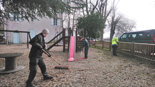 Les jeunes de l’IME de Gien travaillent pour la commune