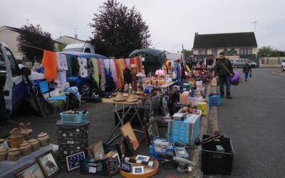 Un vide grenier et quarante-quatre exposants aux Travards