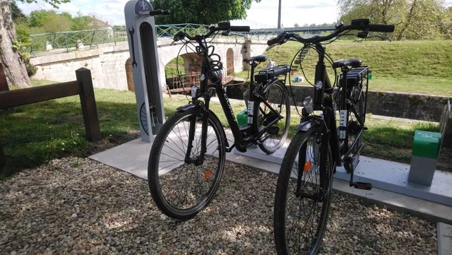 Quatre bornes de recharge pour vélos électriques au camping