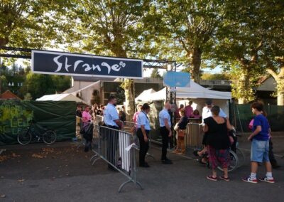 Entrée décorée du festival Strange