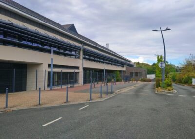 Bâtiments du collège Pierre-Dézarnaulds vus depuis la rue