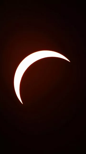 Fin croissant du Soleil pendant l’éclipse partielle, photographié à Gien par Marine Razafindrainibe