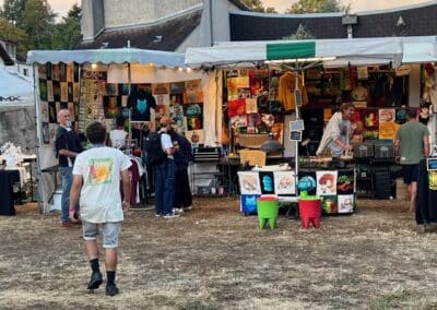 Stand de restauration décoré avec des palettes