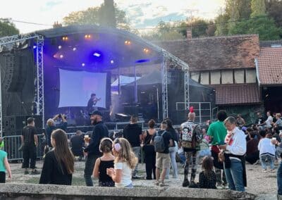 Concert au crépuscule devant le public