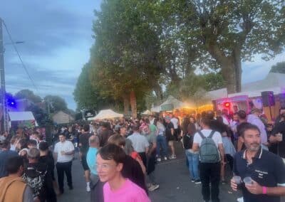 Foule du festival en début de soirée