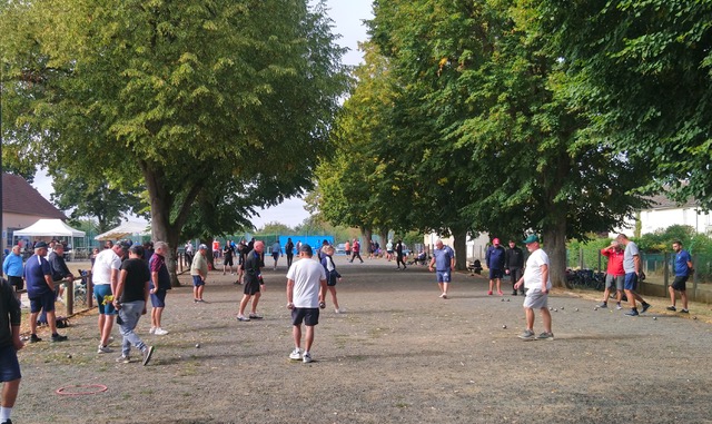 Le choc des boules a résonné rue du Stade