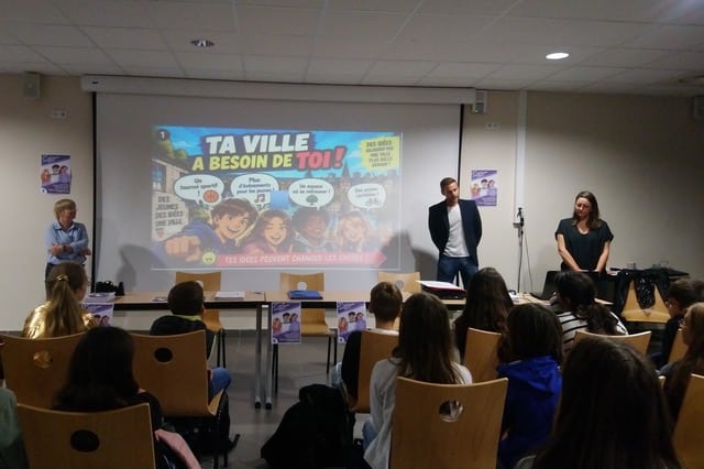 Les membres de la commission jeunesse au collège